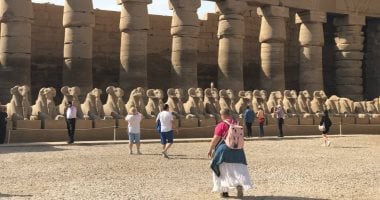 تجربة ساحرة فى معابد الكرنك.. انتعاش الموسم السياحى الشتوى بالأقصر.. صور