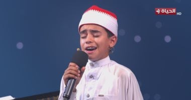 مولاى صلى وسلم.. المتسابق محمد أحمد يبتهل ولجنة تحكيم دولة التلاوة تردد وراءه