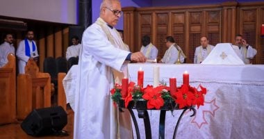 أجراس كاتدرائية جميع القديسين بالزمالك تدق إيذانًا ببدء قداس عيد الميلاد المجيد.. صور