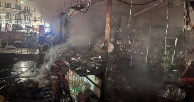 إخماد حريق داخل أكشاك فى منطقة رمسيس دون إصابات.. صور