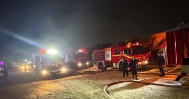 السيطرة على حريق مخزن قطع غيار سيارات فى القطامية دون إصابات.. صور