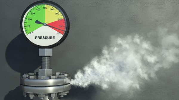 نفيذ أعمال صيانة طارئة بعدد من شوارع منطقة العباسية