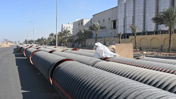 الإسكان تحمل شركة مقاولات تكلفة إصلاح خط المياه المغذي لمدينة الشروق