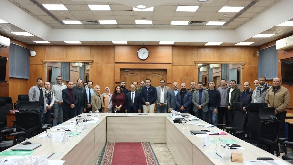 رئيس مياه الشرب والصرف الصحي بالجيزة يجري جولة تفقدية موسعة بعدد من المواقع