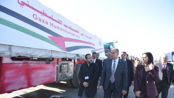 136 طنا.. التموين تطلق القافلة 15من المساعدات الإغاثية إلى غزة