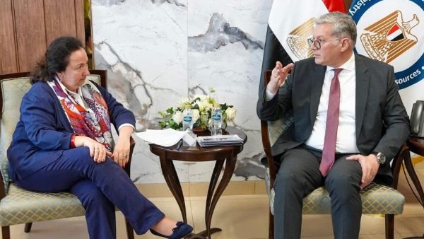 محادثات مع البنك الأوروبي للتمويل والاستثمار في البترول والتعدين