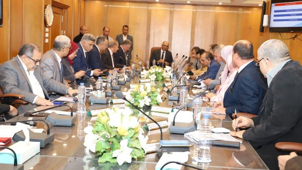 نائب وزير الاسكان يتابع اجراءات تطوير أداء الهيئة القومية لمياه الشرب والصرف الصحي