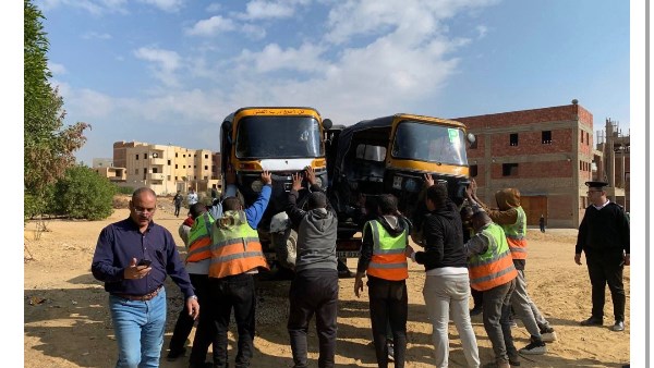 مصادرة لحين إحلال بديل.. جهاز حدائق أكتوبر يطارد مركبات التوكتوك داخل المدينة