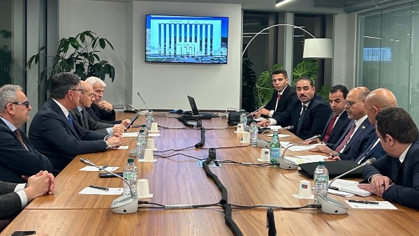 المكتب التجاري ينظم لقاءات وزير العمل مع مؤسسات التوظيف والتدريب بإيطاليا