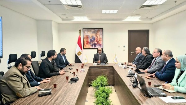 نائب وزير الإسكان يبحث مع شركة كورية تصنيع مكونات محطات تحلية المياه