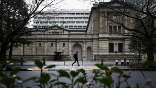 بنك اليابان يرفع أسعار الفائدة إلى أعلى مستوى في ثلاثة عقود