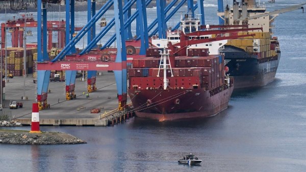 البيت الأبيض يوجه القوات الأمريكية للتركيز على حصار النفط الفنزويلي