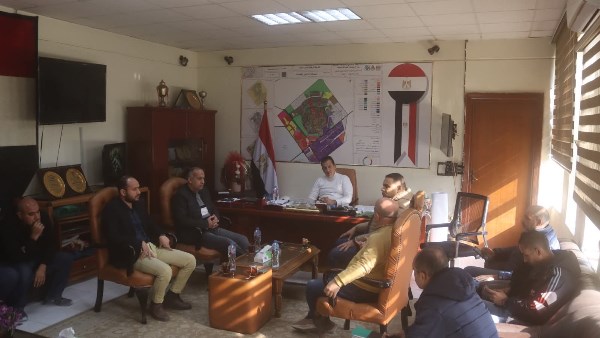 تنسيق مشترك بين جهازي العاشر وبدر لربط خط صرف صحي قطر 900مم بطريق المطورين الجنوبية