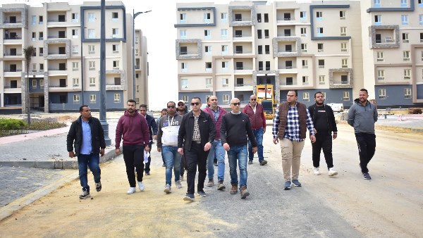 مساعد نائب رئيس الهيئة لقطاع التنمية والإنشاءات يستكمل جولته بمدينة العلمين الجديدة