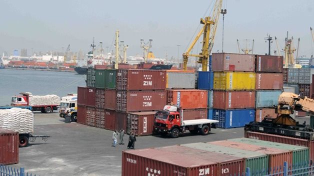 الجمارك تبيع بضائع وسيارات مخزنة بـ10.472 مليون جنيه..تفاصيل