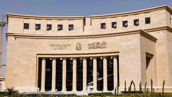 تحليل.. ماذا يعني خفض الفائدة 1% في البنوك؟