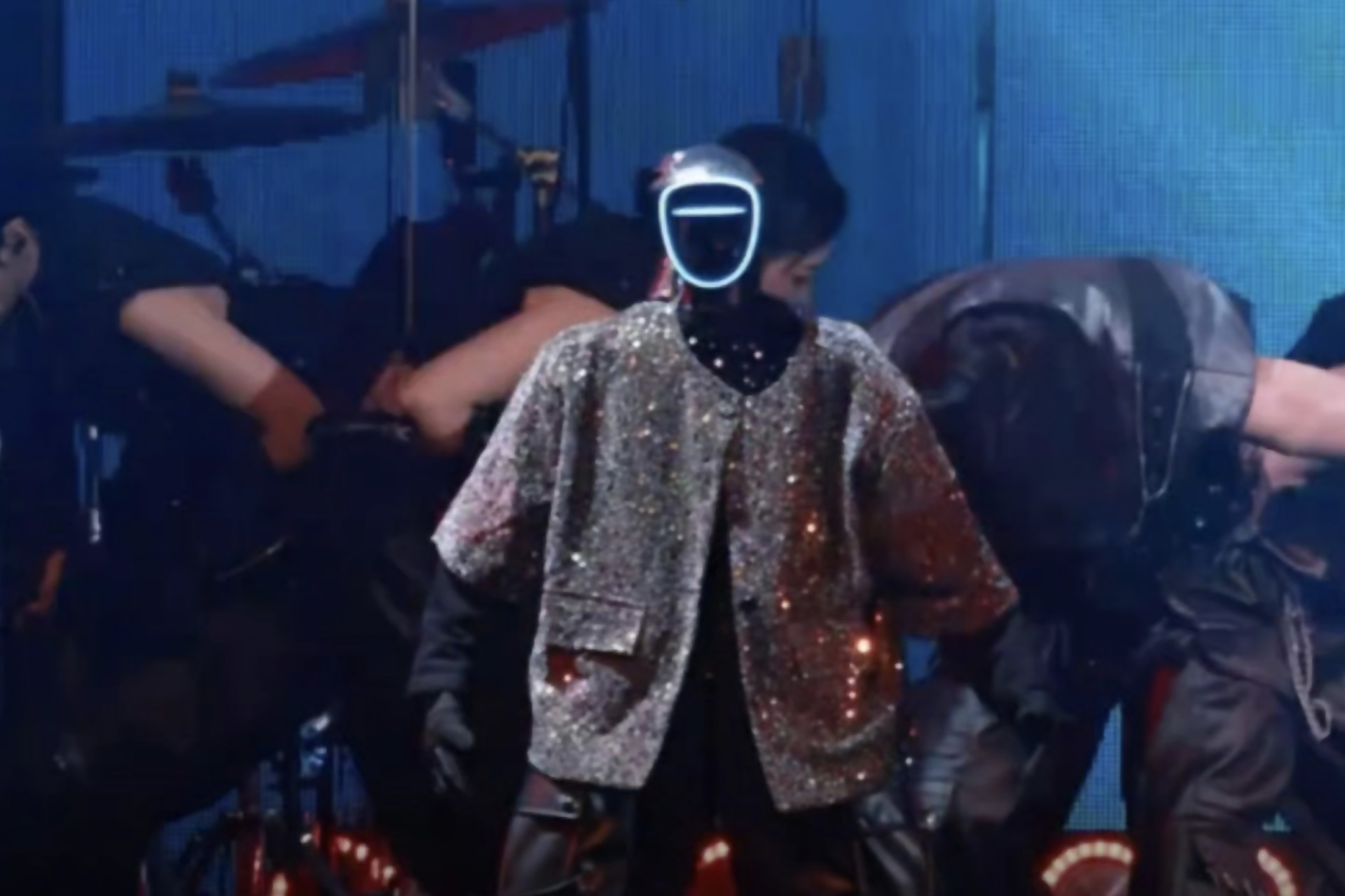 شاهد.. روبوت صيني يدهش إيلون ماسك