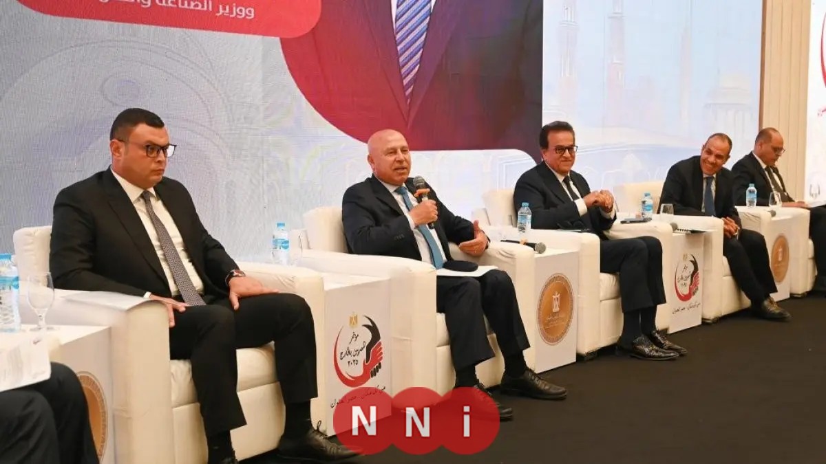 كامل الوزير يُستعرض جهود الدولة في مجالي النقل والصناعة