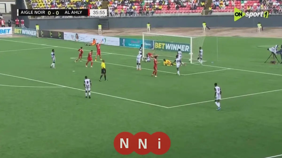 الأهلي يسجل أول أهدافه في مرمى إيجل نوار بفضل خطأ دفاعي وعرضية متقنة من محمد هاني
