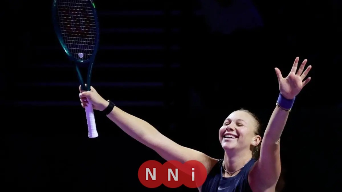 أنيسيموفا تتفوق على شفيونتيك وتتأهل إلى نصف نهائي البطولة الختامية في الرياض