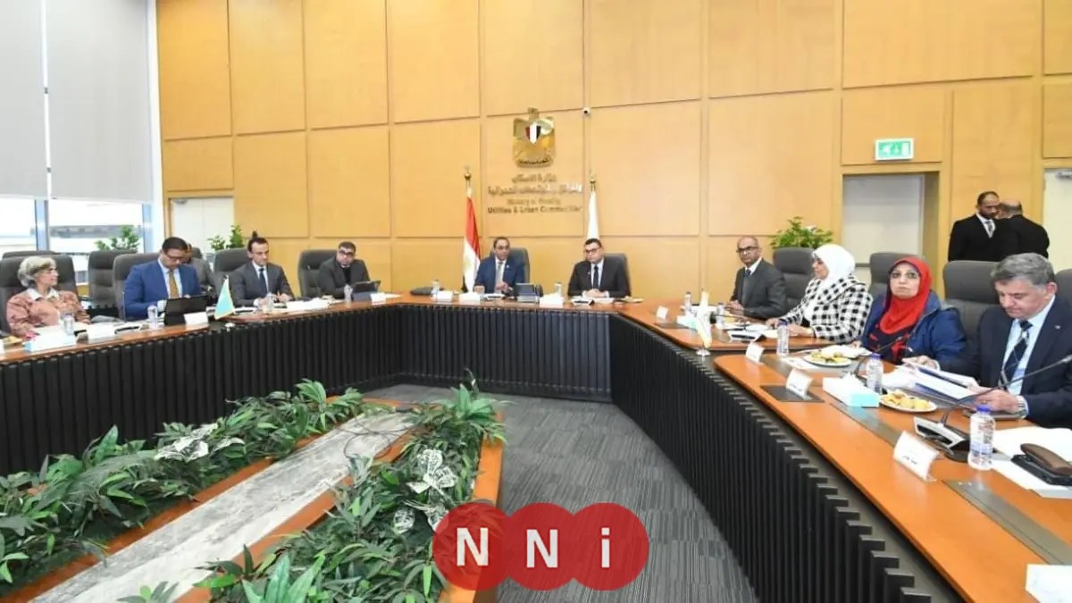 وزير الإسكان ومحافظ قنا يناقشان تعزيز التعاون في ملفات العمل المشترك