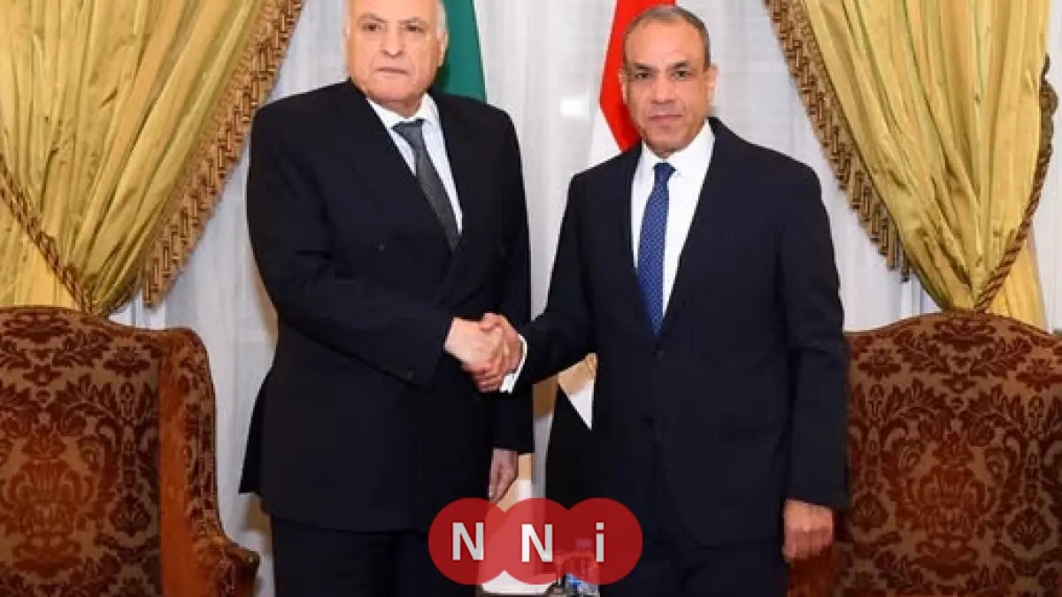 بحث سبل تعزيز العلاقات الثنائية بين وزير الخارجية ونظيره الجزائري لتعزيز الروابط المتميزة بين البلدين الشقيقين