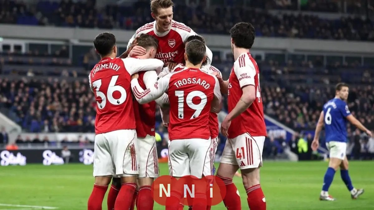 أرسنال يتجاوز عقبة إيفرتون بصعوبة ويستعيد قمة الدوري الإنجليزي الممتاز