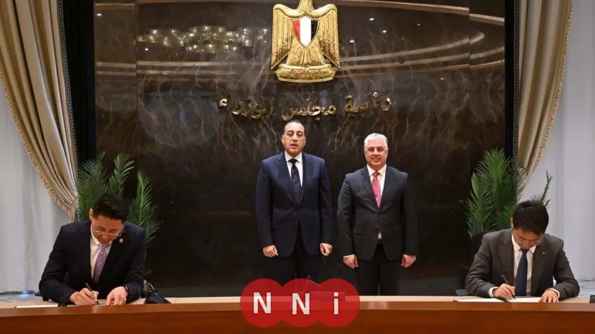 رئيس الوزراء يوقع على 3 عقود مشروعات عملاقة في اقتصادية السويس بقيمة 1.15 مليار دولار وتقديم 5400 فرصة عمل جديدة