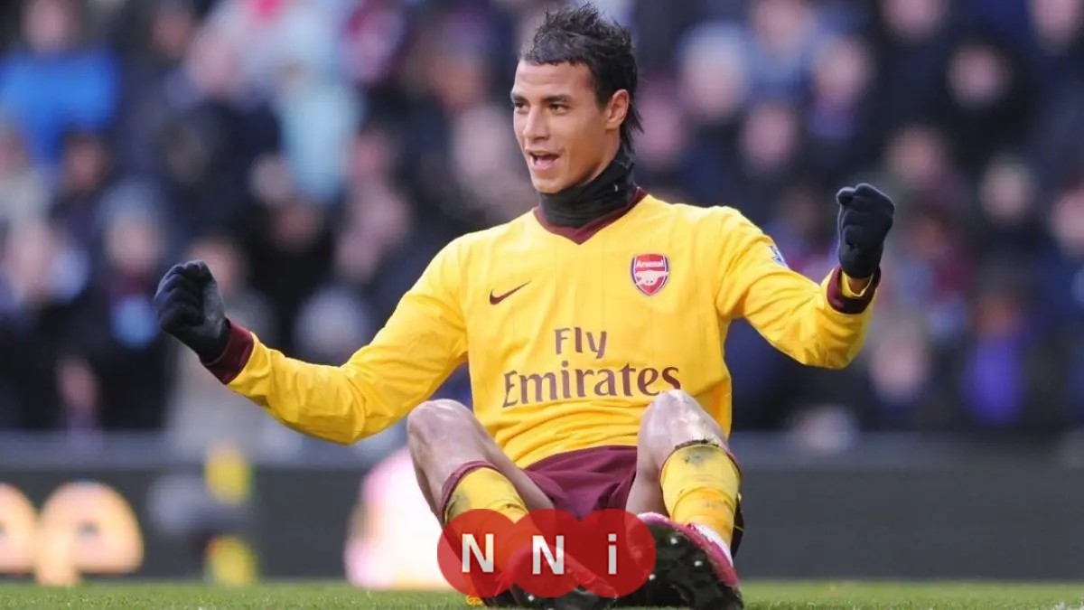 مروان الشماخ يهدي عمدة نيويورك قميص أرسنال كرد للتحية