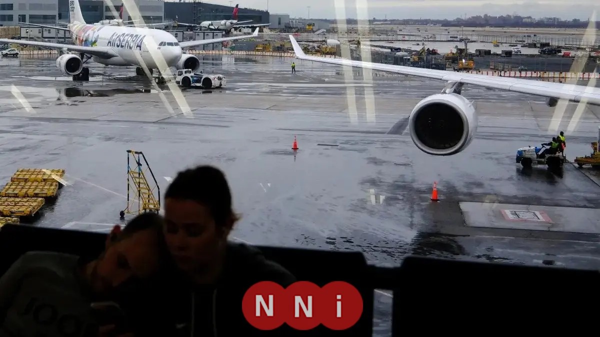 عاصفة شتوية تتسبب في إلغاء آلاف الرحلات الجوية في الولايات المتحدة