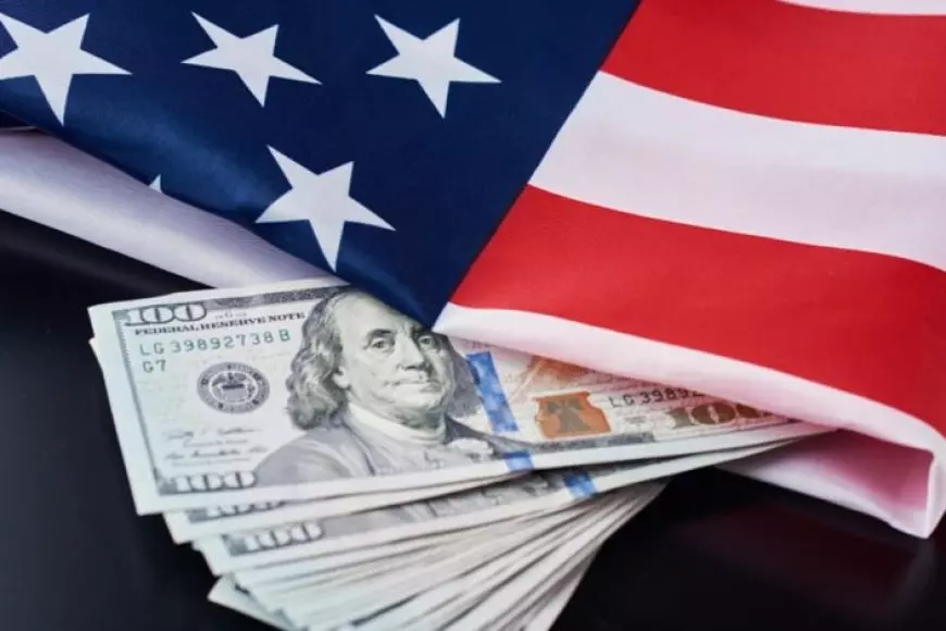 الدولار الأمريكي يواصل مكاسبه أمام العملات الرئيسية