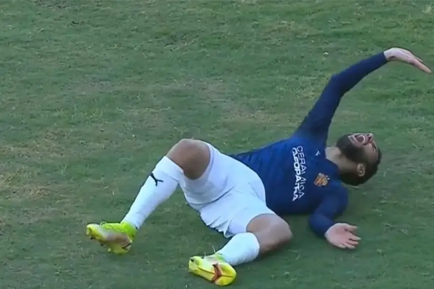 معتز البطاوي يوضح تفاصيل إصابة القندوسي: يحتاج إلى عملية جراحية ويغيب 6 أشهر عن الملاعب