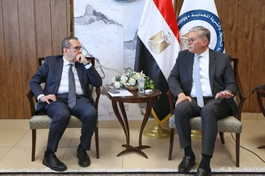 وزير البترول يجتمع بالرئيس التنفيذي لشركة أديس