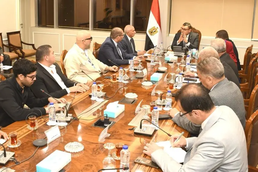 وزير الإسكان يستعرض سبل التعاون مع مسؤولي “منصة مصر العقارية” لتعزيز التحول الرقمي