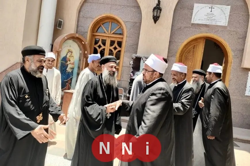 وزير الأوقاف يتواصل مع القمص متاؤس زخاري لتعزيته في حريق الكنيسة