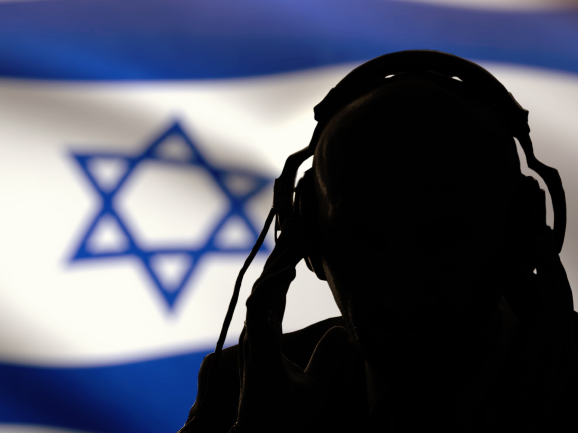 الجاسوس الأزرق الذي يخدمك ويخدعك في الوقت ذاته