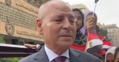 ​محافظ القاهرة يخفض تذكرة أتوبيسات معرض الكتاب لـ10 جنيهات.. ويدفع بـ60 حافلة