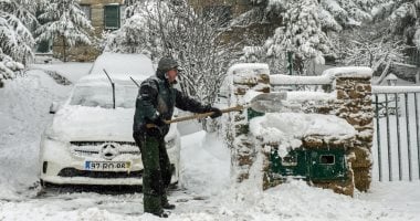 إلغاء رحلات وتأخيرات.. الثلوج وانقطاع الكهرباء يشل السكك الحديدية فى أوروبا