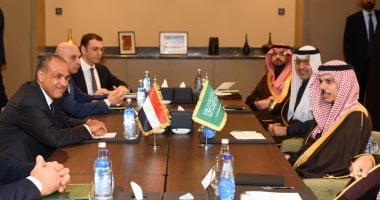 وزير الخارجية يؤكد لنظيره السعودى أهمية التوصل لتسوية سياسية شاملة عبر حوار يمني–يمني