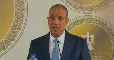 وزير الخارجية يبحث مع نظيره البحريني تعزيز العلاقات بين البلدين