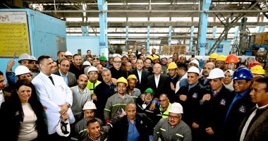 رئيس الوزراء يتفقد خط الإنتاج الجديد لـ السلك بشركة مصر للألومنيوم