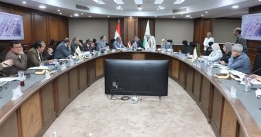 محافظ الجيزة يوجه بحسم شكاوى المواطنين خلال 48 ساعة فى اللقاء الأسبوعى