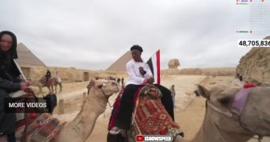 لقطة عالمية من الأهرامات.. “سبيد” يرفع علم مصر فى بث دولى يحظى بتفاعل واسع