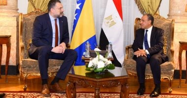 وزير الخارجية يبحث مع نظيره البوسني سبل تعزيز العلاقات بين البلدين