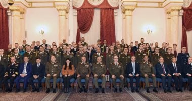 وزير الدفاع يشهد حفل تخرج دورة التمثيل الدبلوماسى العسكرى المصرى بالخارج