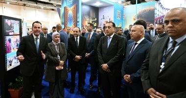 رئيس الوزراء يتفقد جناح مركز المعلومات ودعم اتخاذ القرار بمعرض لكتاب