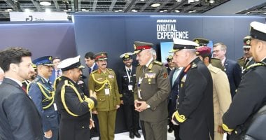 الفريق أحمد خليفة يعود إلى أرض الوطن عقب مشاركته فى فعاليات معرض ومؤتمر الدوحة للدفاع البحرى