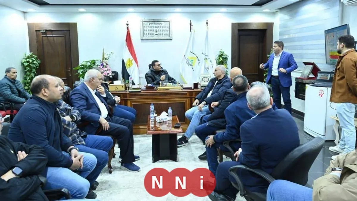 وزير الإسكان يتابع مشروعات القرى السياحية في اجتماع مهم