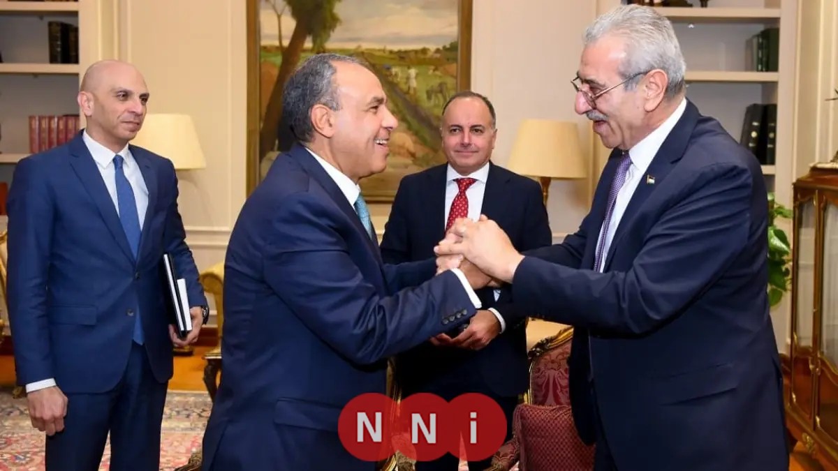 وزير الخارجية يلتقي برئيس اللجنة الوطنية لإدارة غزة ويعزز الدعم المصري الكامل