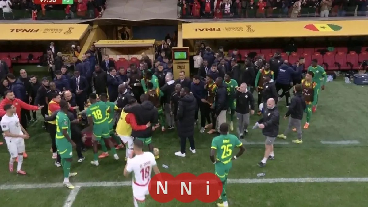 الكاف يستنكر أحداث نهائي كأس أمم أفريقيا ويوعد بإجراءات صارمة ضد المسؤولين